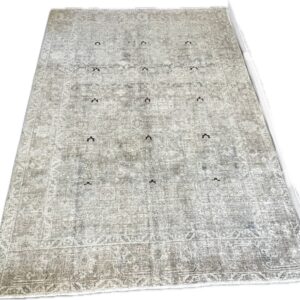 Vintage Rug (7' x 10')