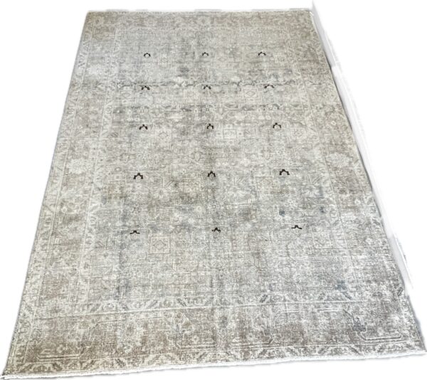 Vintage Rug (7' x 10')