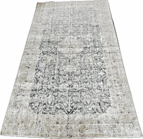 Vintage Rug (5' x 8')